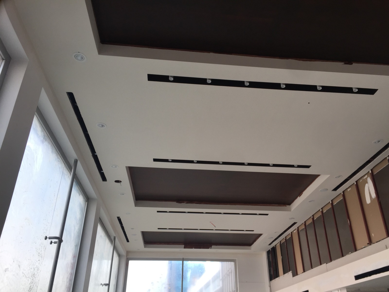 Ofisler İçin Modern Asma Tavan Uygulamaları